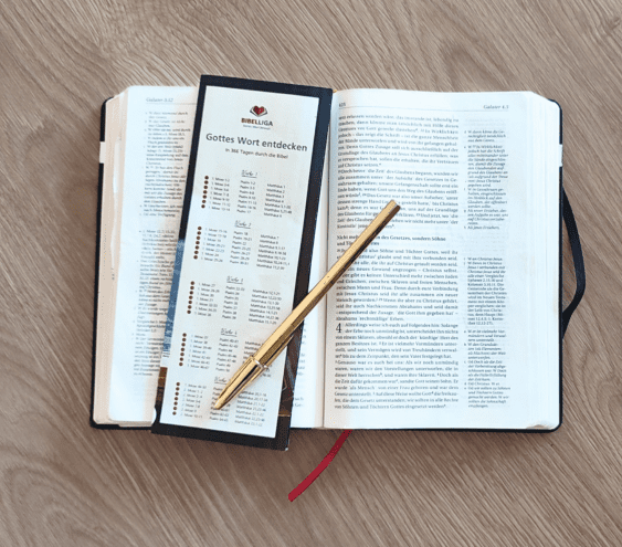 Bibelleseplan als Faltblatt in der Bibel