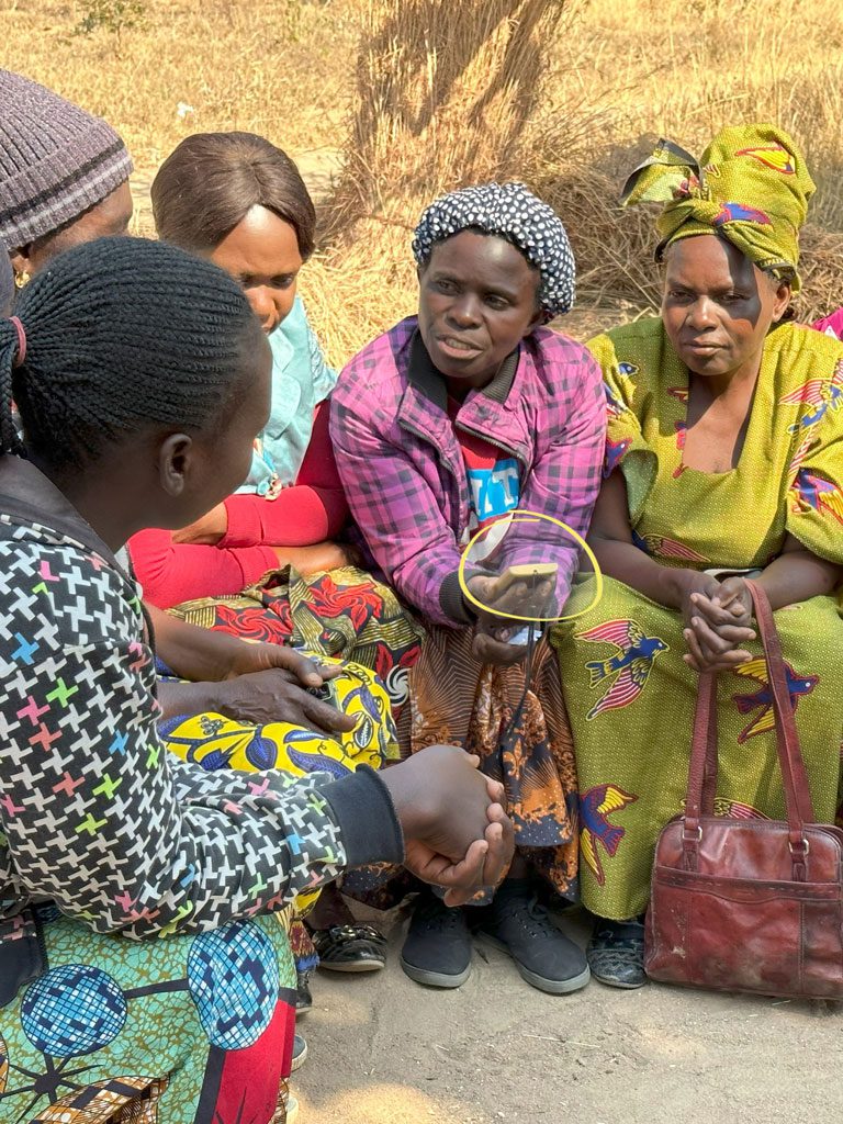 Eine Hörbibel-Studiengruppe in Sambia